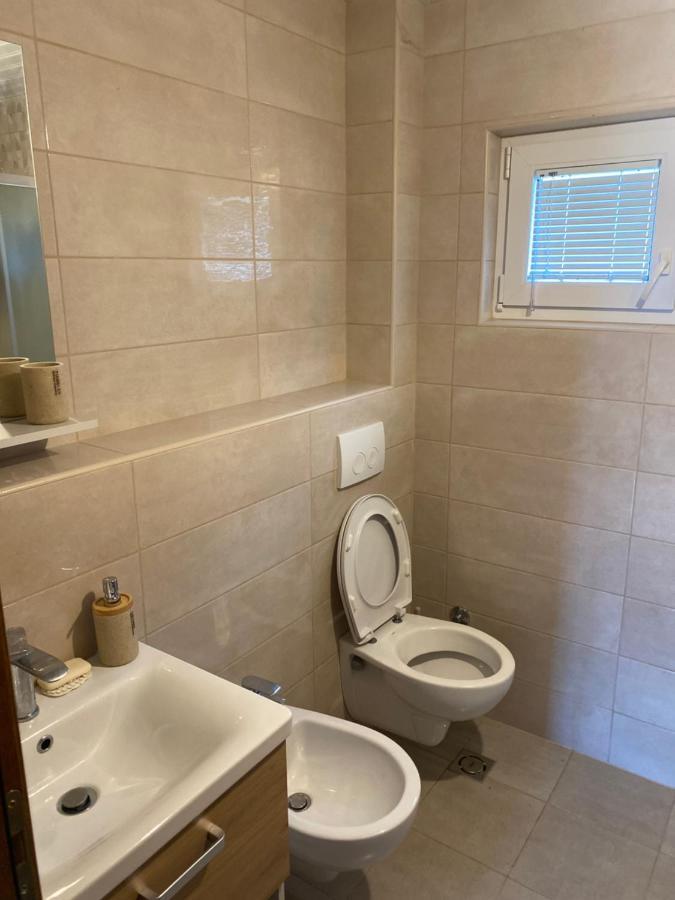 Apartman 02 بار المظهر الخارجي الصورة